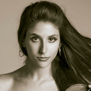Sabrina Tabby, violin